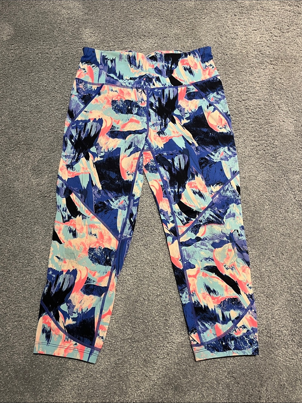 Sweaty Betty 7/8” Abstract Print Active Capris - Blue/Pink